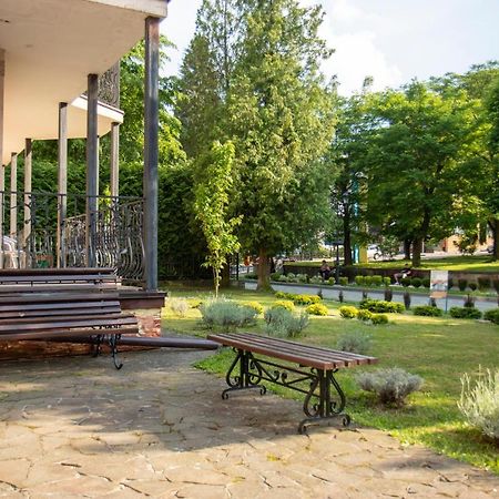Hotel Sani Truskavets Exterior foto