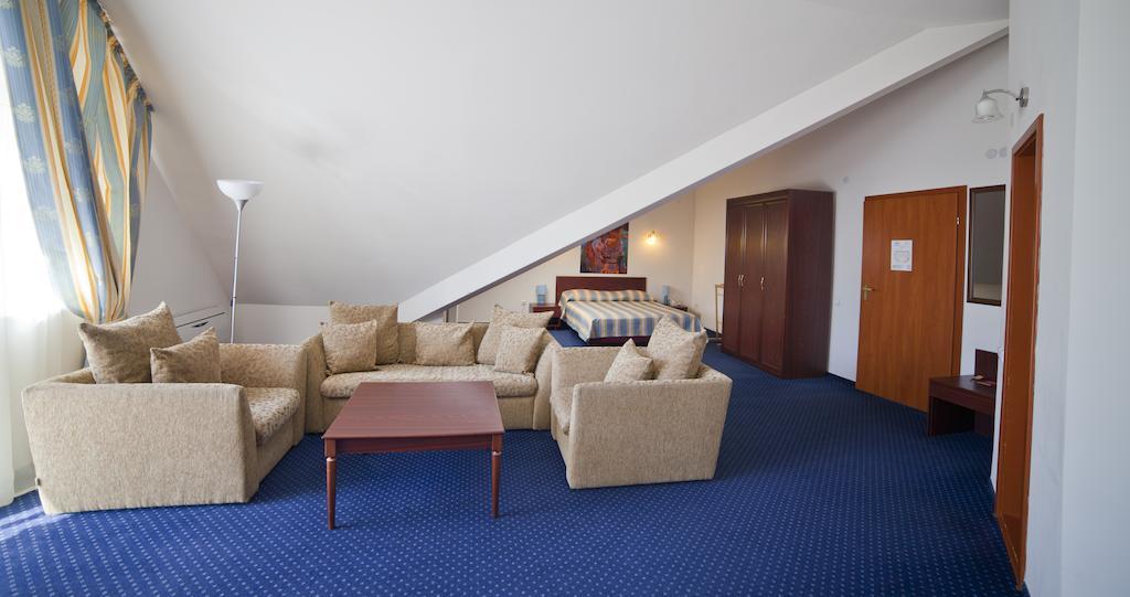 Hotel Sani Truskavets Quarto foto