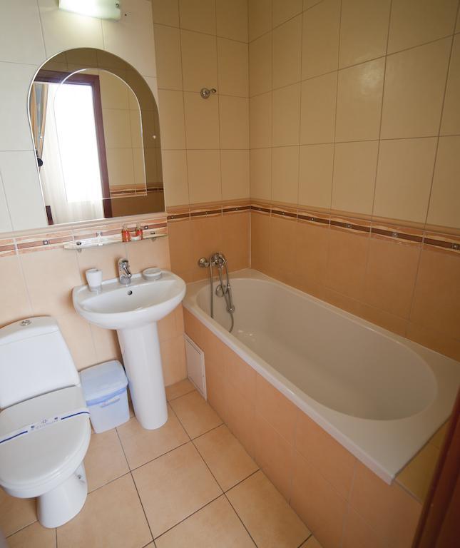 Hotel Sani Truskavets Quarto foto